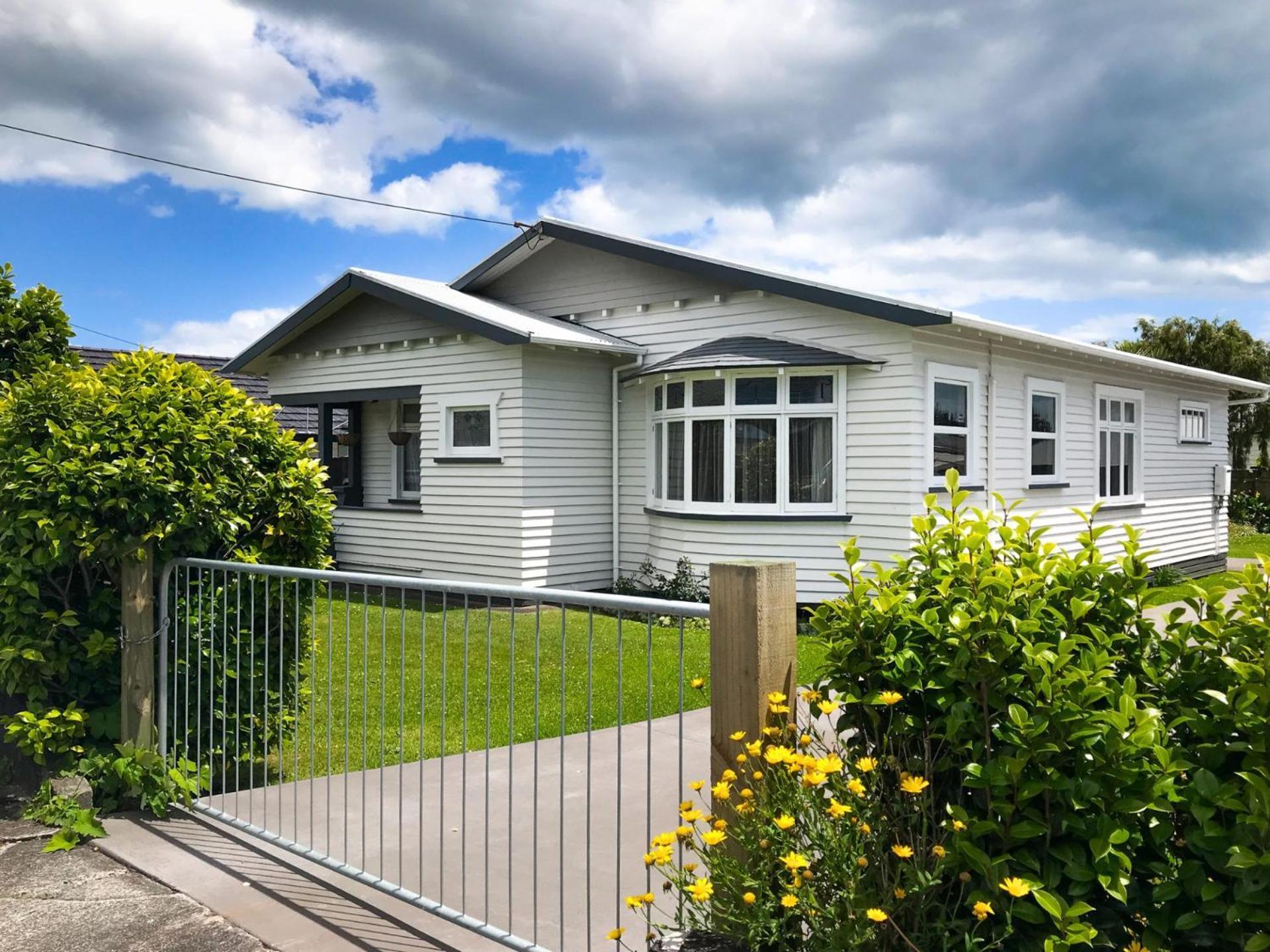 The Brooklands Bungalow New Plymouth Exterior photo